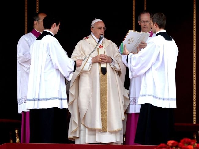 Zdjęcie Papieża Franciszka podczas kanonizacji